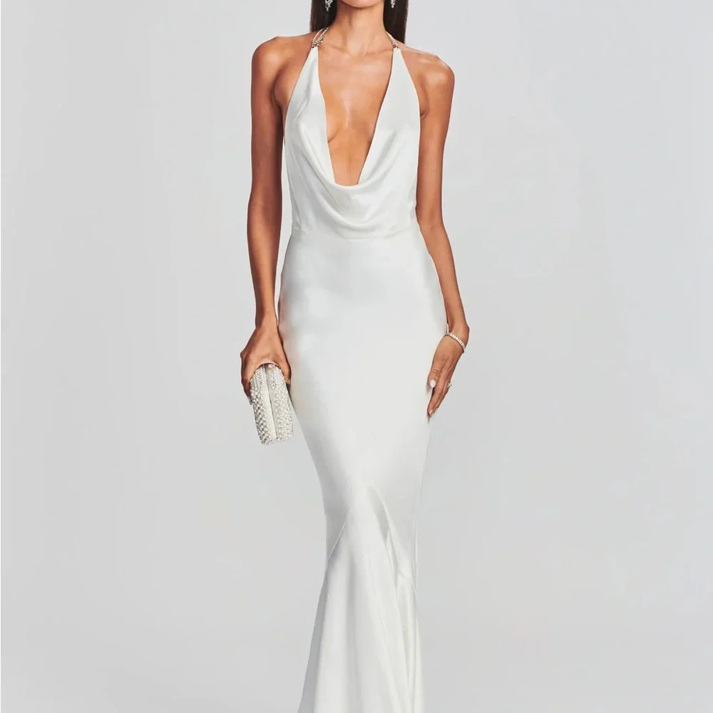 EVE DRESS
Retrofête - Picture 1 of 5